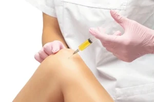 Picture of doctor performing a PRP injection